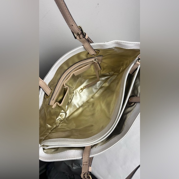 MICHAEL KORS Patent Leather Jet Set Tote White Logo Pattern Shiny Shoulder Bag - Picture 6 of 6